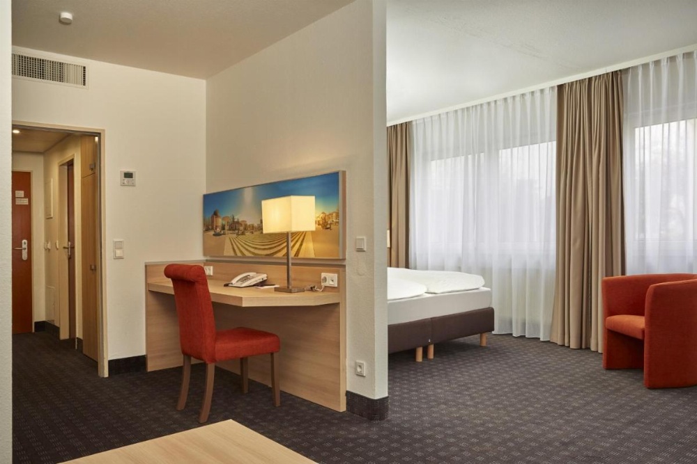 Room image 4