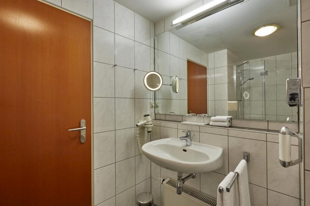 Room image 4
