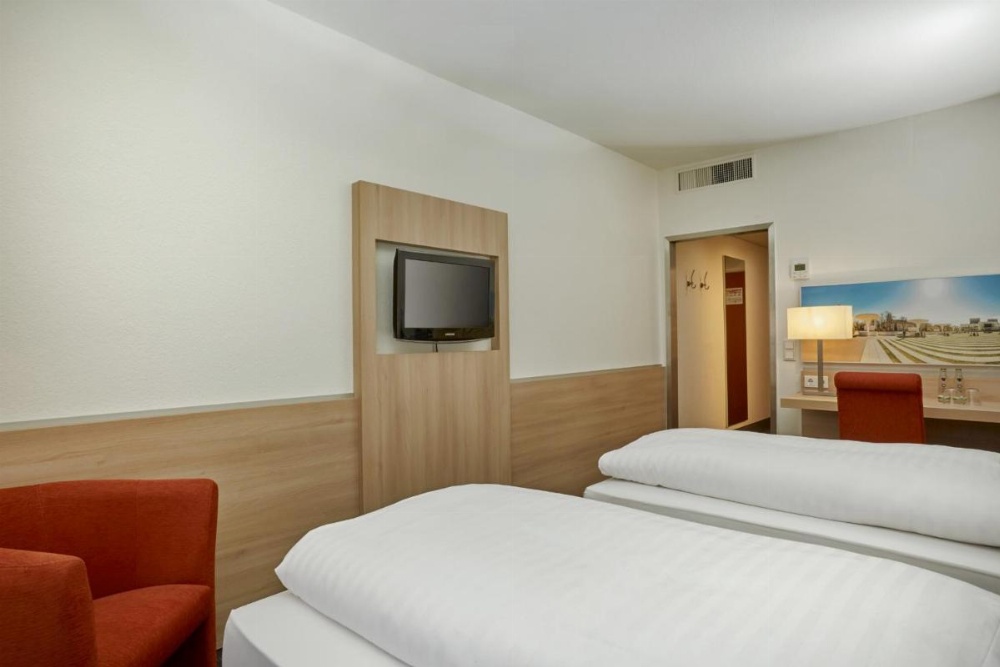 Room image 4