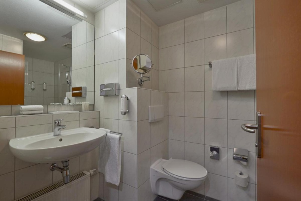 Room image 3