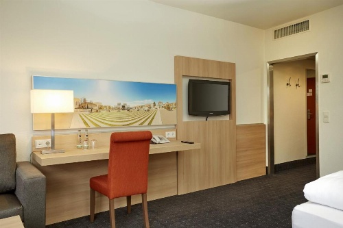 H+ Hotel Darmstadt image 7